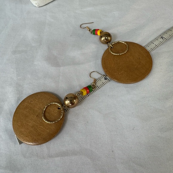 Long and large wooden disc earrings - Picture 4 of 5